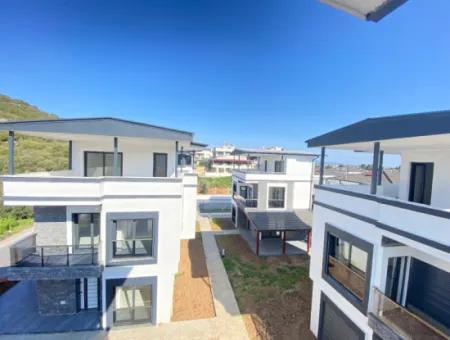 Doğanbey De Tek Mustakil Havuzlu Geniş Bahçeli Satılık 3+1 Villa