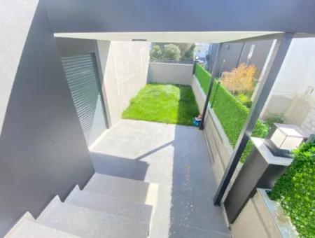 Doğanbey Full Deniz Manzaralı Yerden Isıtmalı Satılık 5+1 Villa