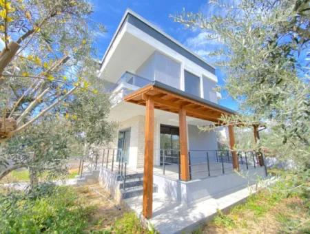 Doğanbey De Denize Yakın Önü Yeşil Alan Satılık 3+1 Villa