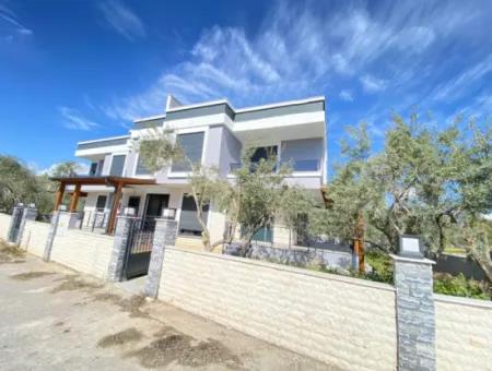 Doğanbey De Denize Yakın Önü Yeşil Alan Satılık 3+1 Villa
