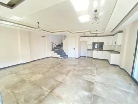 Doğanbey De Denize Yakın Önü Yeşil Alan Satılık 3+1 Villa