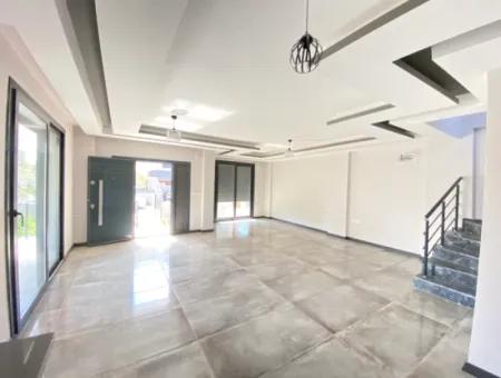 Doğanbey De Denize Yakın Önü Yeşil Alan Satılık 3+1 Villa