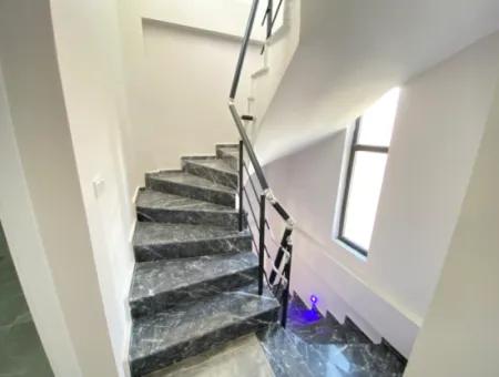 Doğanbey De Denize Yakın Önü Yeşil Alan Satılık 3+1 Villa