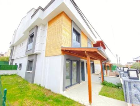 Denize 400 M Çarşıya Merkeze Çok Yakın Fırsat Villa