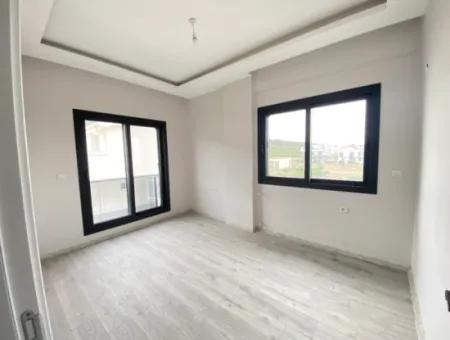 Denize 400 M Çarşıya Merkeze Çok Yakın Satılık 6+1 Villa