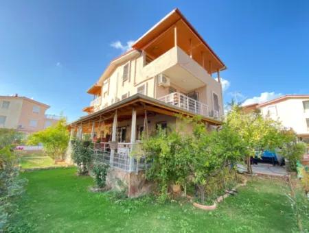 Seferihisar Ürkmezde Deniz Tarafında Eşyalı Satılık 4+1 Villa