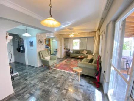 Seferihisar Ürkmezde Deniz Tarafında Eşyalı Satılık 4+1 Villa