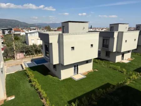 Doğanbey De Yerden Isıtma Havuzlu Satılık 3+1 Villa