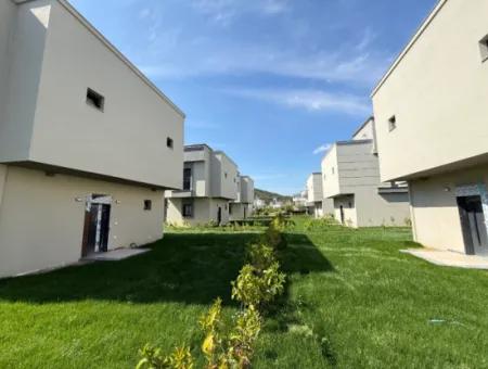 Doğanbey De Yerden Isıtma Havuzlu Satılık 3+1 Villa