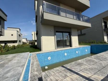 Doğanbey De Yerden Isıtma Havuzlu Satılık 3+1 Villa