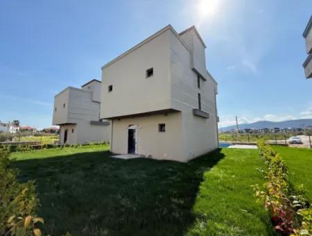 Doğanbey De Yerden Isıtma Havuzlu Satılık 3+1 Villa