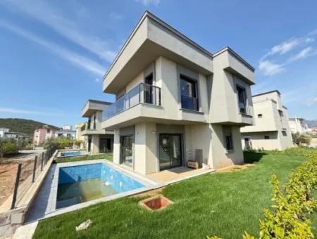 Doğanbey De Yerden Isıtma Havuzlu Satılık 3+1 Villa