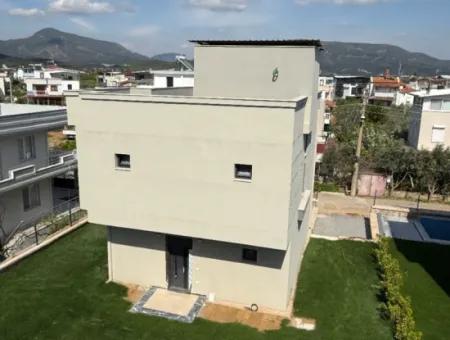 Doğanbey De Yerden Isıtma Havuzlu Satılık 3+1 Villa