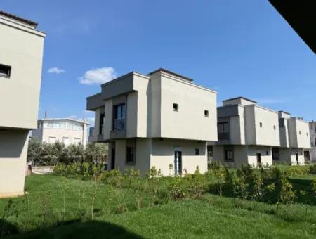 Doğanbey De Yerden Isıtma Havuzlu Satılık 3+1 Villa