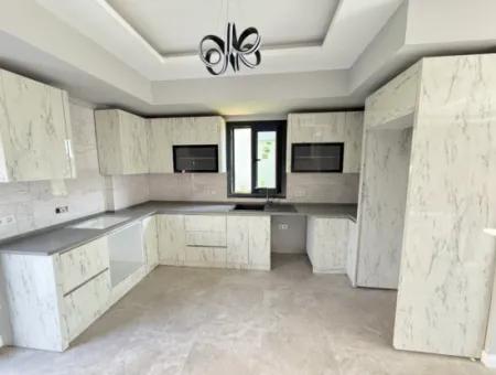 Doğanbey De Yerden Isıtma Havuzlu Satılık 3+1 Villa