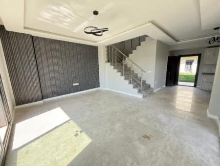 Doğanbey De Yerden Isıtma Havuzlu Satılık 3+1 Villa
