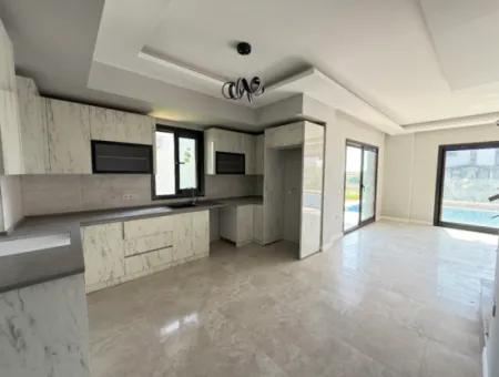 Doğanbey De Yerden Isıtma Havuzlu Satılık 3+1 Villa