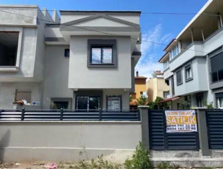 Doğanbey De Denize Çok Yakın Satılık 2+1 Villa