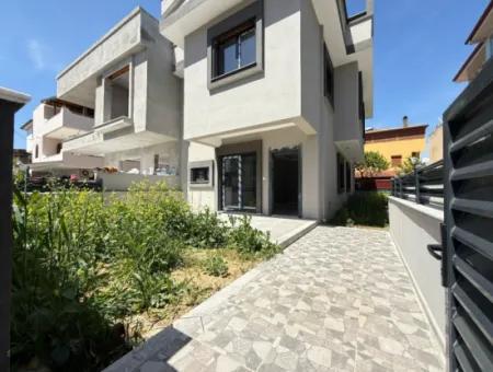 Doğanbey De Denize Çok Yakın Satılık 2+1 Villa
