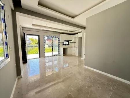 Doğanbey De Denize Çok Yakın Satılık 2+1 Villa