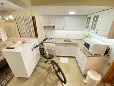 Doğanbey De Deniz Yakın Siteiçinde Satılık 5+1 Villa