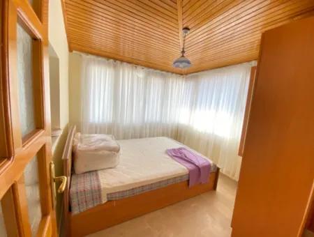Doğanbey De Deniz Yakın Siteiçinde Satılık 5+1 Villa