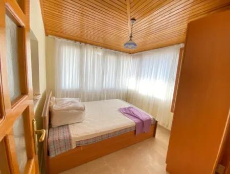 Doğanbey De Deniz Yakın Siteiçinde Satılık 5+1 Villa