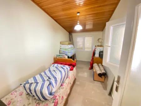 Doğanbey De Deniz Yakın Siteiçinde Satılık 5+1 Villa