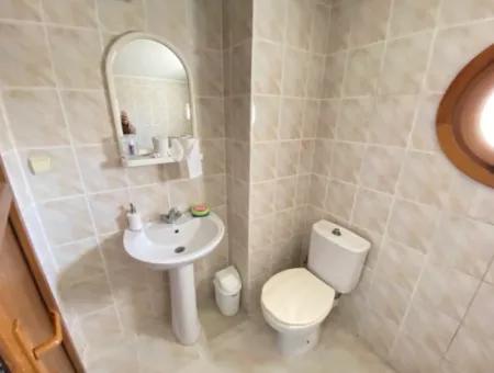 Doğanbey De Deniz Yakın Siteiçinde Satılık 5+1 Villa