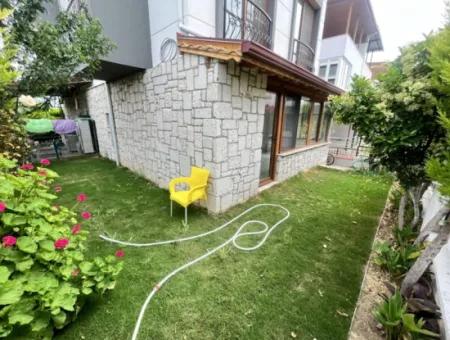 Ürkmez De Deniz Yakın Bahçeli Satılık 3+1 Villa