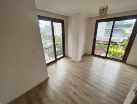 Ürkmez De Deniz Yakın Bahçeli Satılık 3+1 Villa