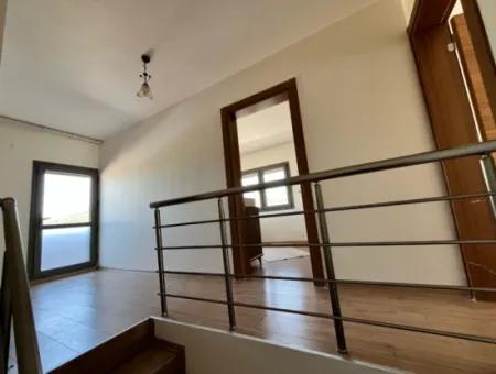 Ürkmez Merkez'de Satılık Full Eşyalı Teraslı 2+1 Daire Dubleks