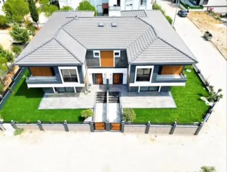 Seferihisar Camikebir De Mustakil Bahçeli Ultra Lükx Satılık 3+1 Villa
