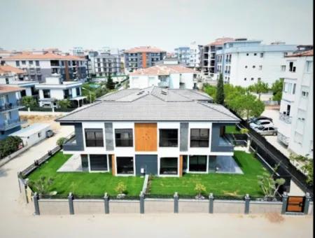 Seferihisar Camikebir De Mustakil Bahçeli Ultra Lükx Satılık 3+1 Villa