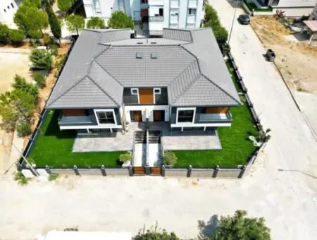 Seferihisar Camikebir De Mustakil Bahçeli Ultra Lükx Satılık 3+1 Villa
