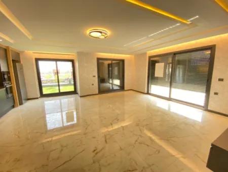 Seferihisar Camikebir De Mustakil Bahçeli Ultra Lükx Satılık 3+1 Villa