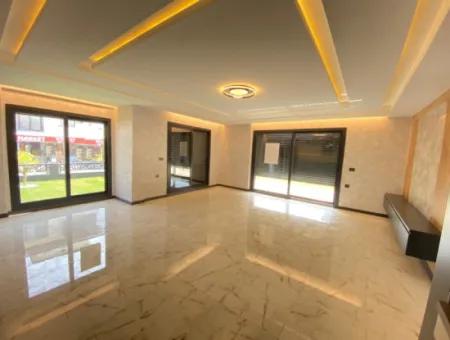 Seferihisar Camikebir De Mustakil Bahçeli Ultra Lükx Satılık 3+1 Villa