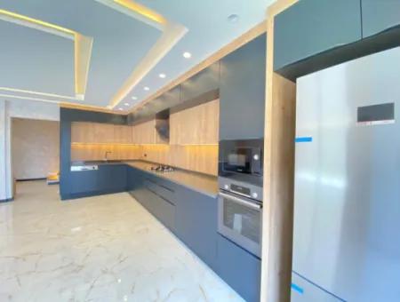 Seferihisar Camikebir De Mustakil Bahçeli Ultra Lükx Satılık 3+1 Villa