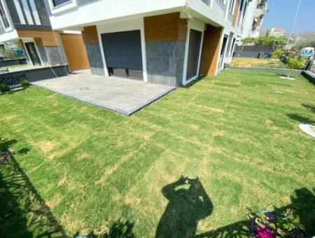 Seferihisar Camikebir De Mustakil Bahçeli Ultra Lükx Satılık 3+1 Villa