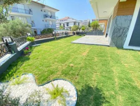 Seferihisar Camikebir De Mustakil Bahçeli Ultra Lükx Satılık 3+1 Villa