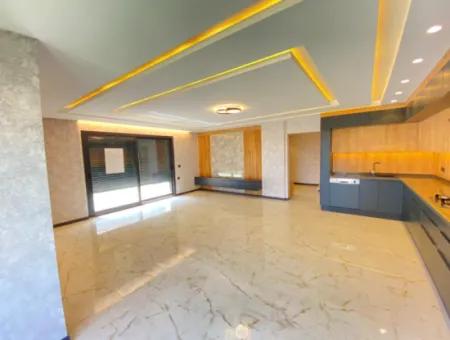 Seferihisar Camikebir De Mustakil Bahçeli Ultra Lükx Satılık 3+1 Villa