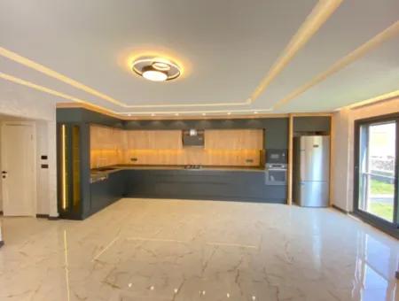 Seferihisar Camikebir De Mustakil Bahçeli Ultra Lükx Satılık 3+1 Villa