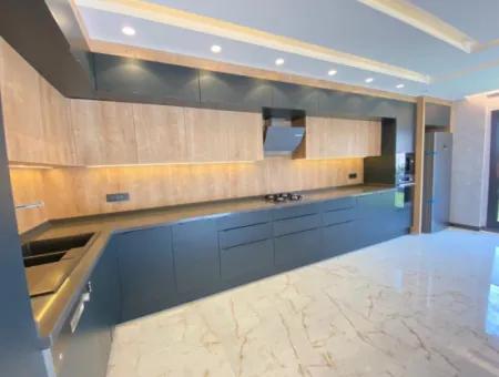 Seferihisar Camikebir De Mustakil Bahçeli Ultra Lükx Satılık 3+1 Villa
