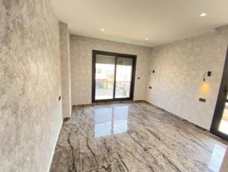 Seferihisar Camikebir De Mustakil Bahçeli Ultra Lükx Satılık 3+1 Villa