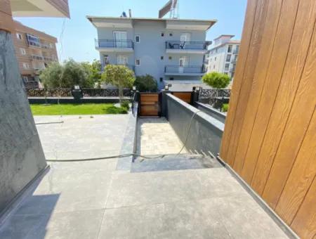 Seferihisar Camikebir De Mustakil Bahçeli Ultra Lükx Satılık 3+1 Villa