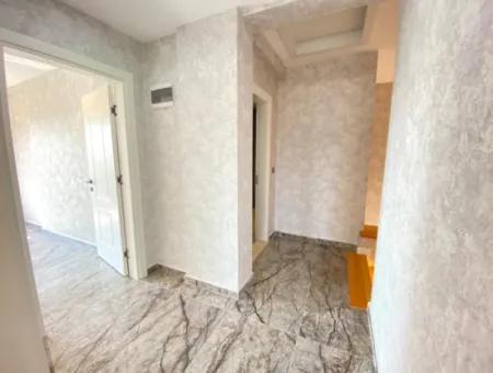 Seferihisar Camikebir De Mustakil Bahçeli Ultra Lükx Satılık 3+1 Villa