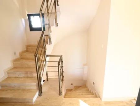 Ürkmezde Denize Tarafında Satılık 3+1 Villa