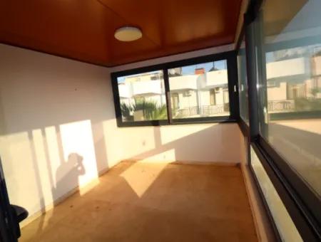 Ürkmezde Denize Tarafında Satılık 3+1 Villa