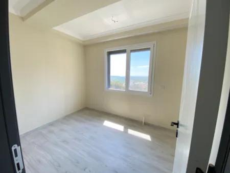 Gümüldür De Deniz Manzaralı Asansörlü Satılık 2+1 Daire