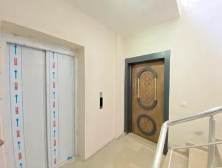 Gümüldür De Deniz Manzaralı Asansörlü Satılık 2+1 Daire